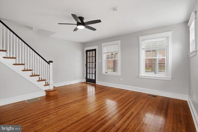 Photo - 220 N Orange St