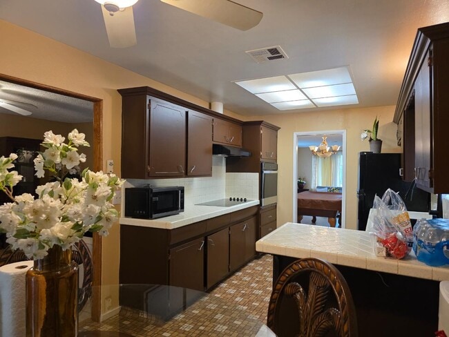 Photo - 2217 Colonial Ct