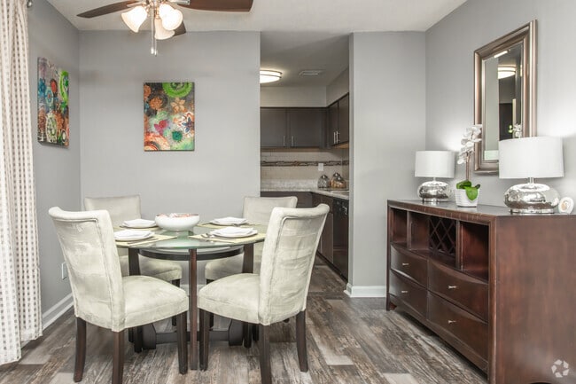 2BR, 2BA - 1050SF