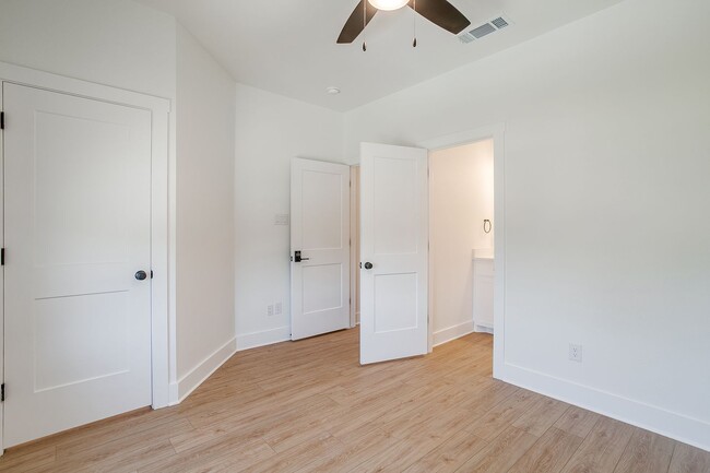 Photo - 2347 Benbrook Blvd