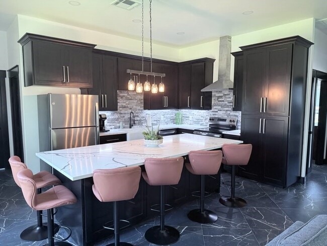 Photo - 306 Mistletoe Cir