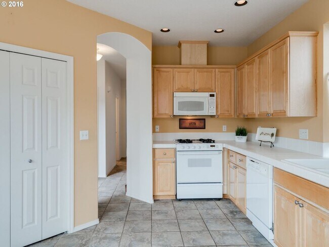 Kitchen - 6241 SW 205th Avenue