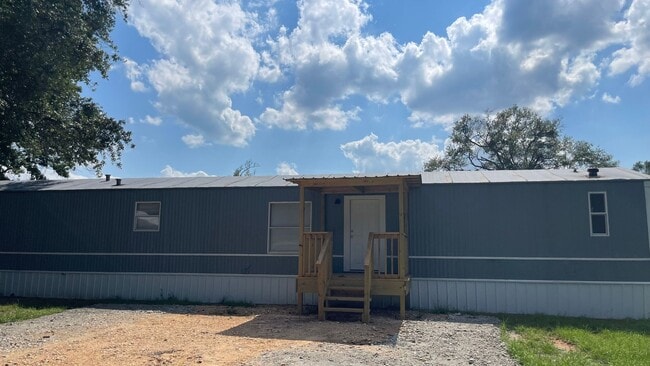 Building Photo - 3 Bed, 2 Bath Mobile Home! HUD ACCEPTED!