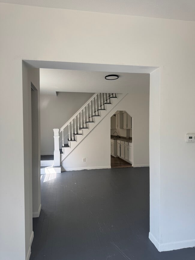 Building Photo - 1301 Clifton Ave Unit 3 bedroom, 2 full baths Spfld apartment