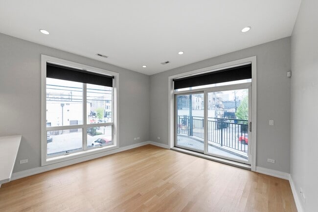 Photo - 1050 W Cornelia Ave Unit #  0201