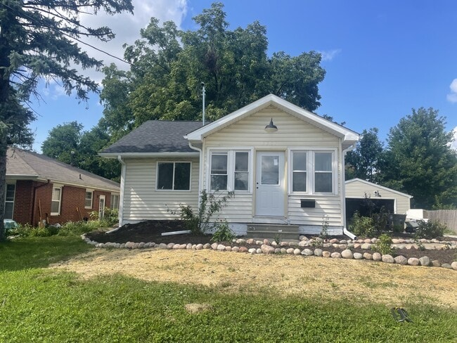 Building Photo - 5301 Urbandale Ave Rental