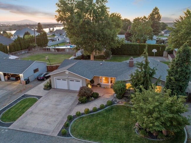 Photo - West Pasco Location a Block from the Colum...