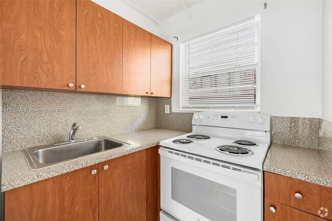 Building Photo - 5730 NW 38th St Unit 7 Rental