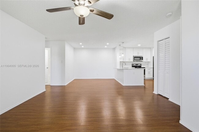 Photo - 11245 W Atlantic Blvd Unidad 208