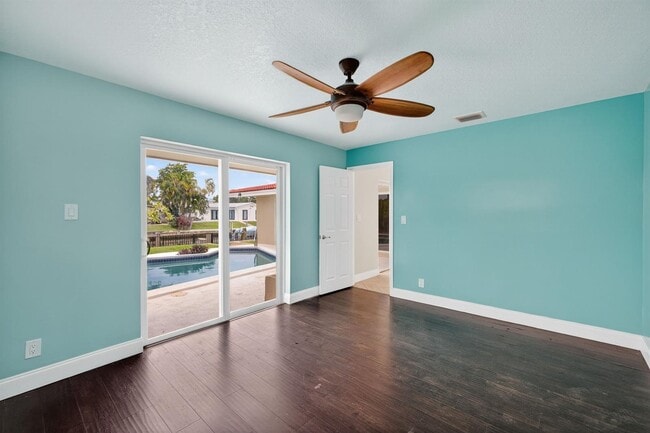 Photo - 1460 NE 57th Ct