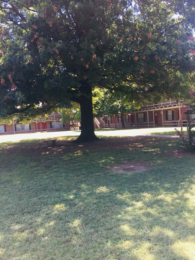 London House Apartments Bartlesville, OK