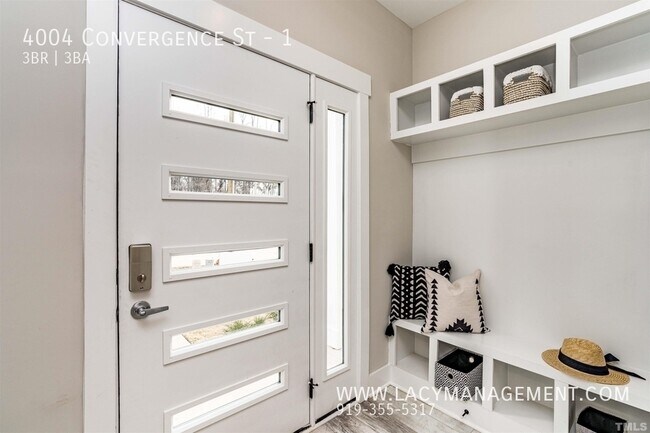 Photo - 4004 Convergence St