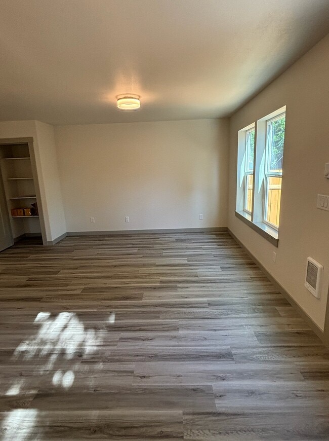Photo - 2260 Simpson St SE