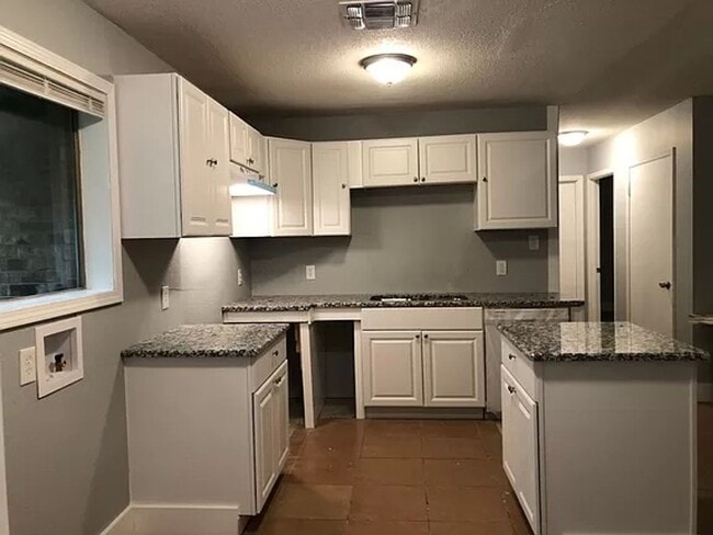 Building Photo - 1429-1429 Mahlow Dr Unit 1429