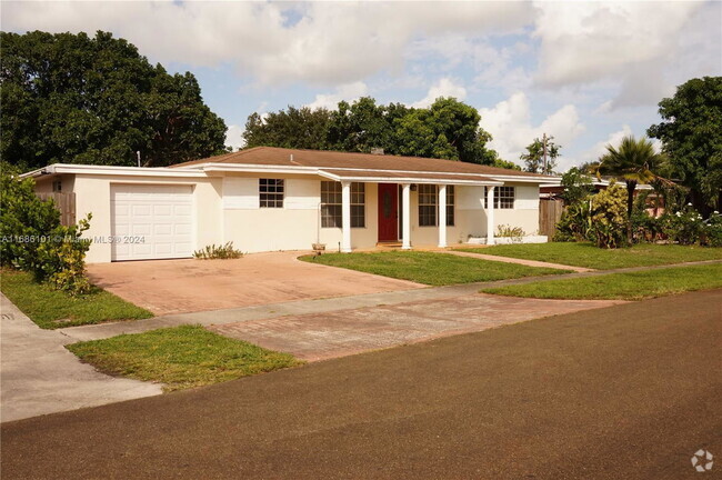 Building Photo - 5021 SW 10th St Rental