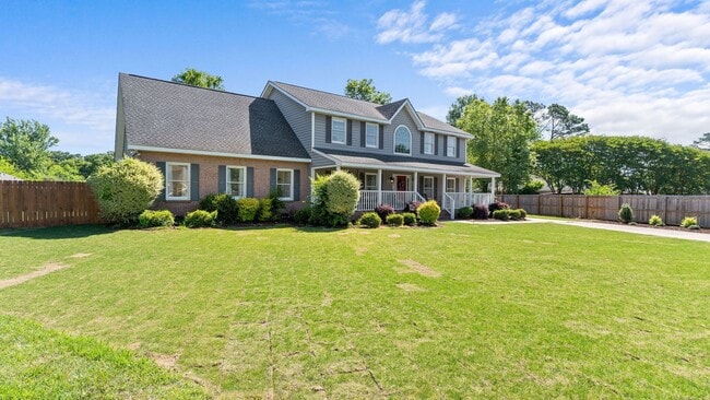 Building Photo - Spacious 5 Bed 4.5 Bath Available July 2026