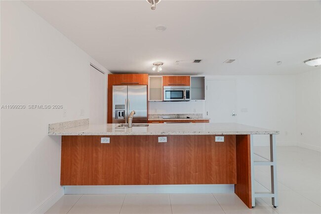 185 SW 7th St Unit 2007