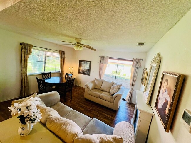 Photo - Inviting Gated Community Townhome—Jess Ran...
