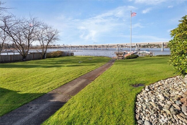 Building Photo - Canterbury Shores Condominiums ~ Madison Park Unit 215
