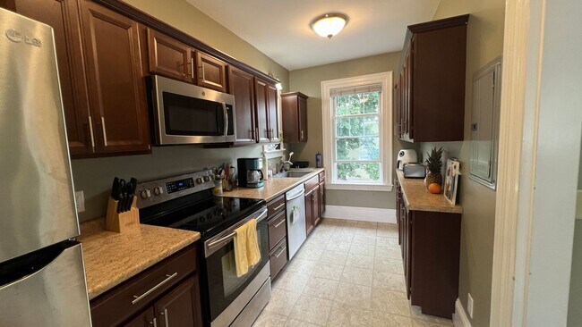 Building Photo - 665 Central Ave Unit 665B