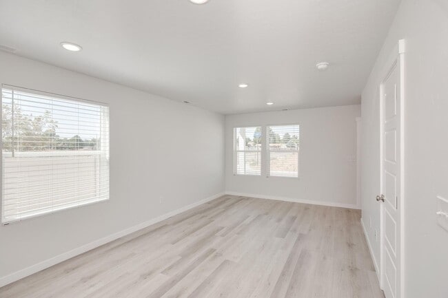 Photo - 2 Bedroom Cottage Now Available!