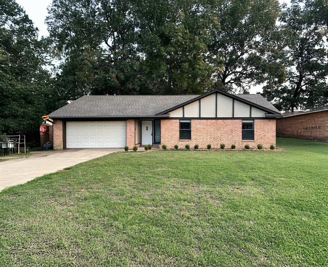 Photo - 8808 Meadow Dr House