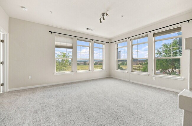 $2,195.95 - 2 bed, 2 bath Spacious Condo in Broomfield with AC and In Unit Laundry!