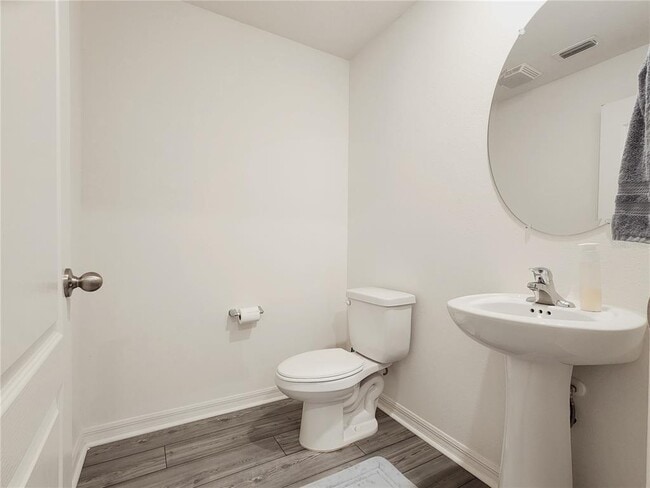 Photo - 1679 Wynford Cir