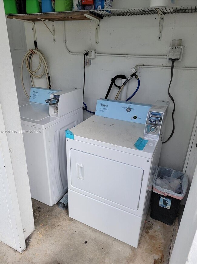 Photo - 3433 SW 12th St Unidad UPSTAIRS