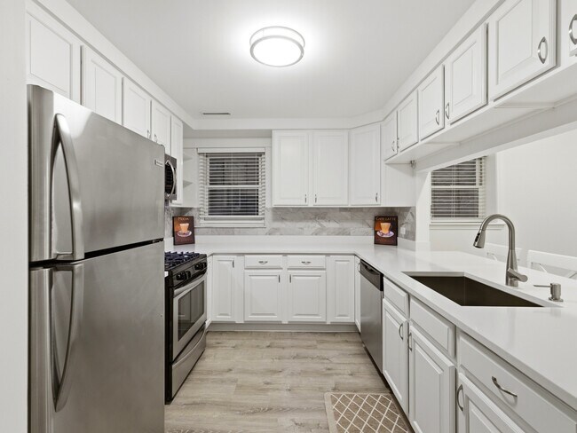 Photo - 3327 N Kenmore Ave