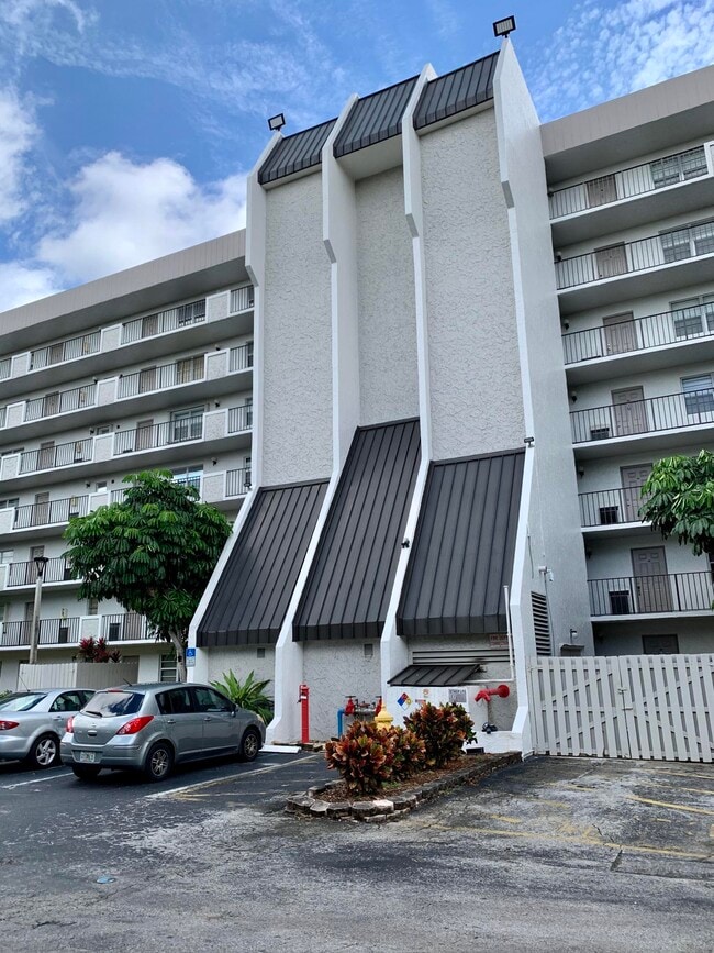 Photo - 3100 W Rolling Hills Cir Unit 309
