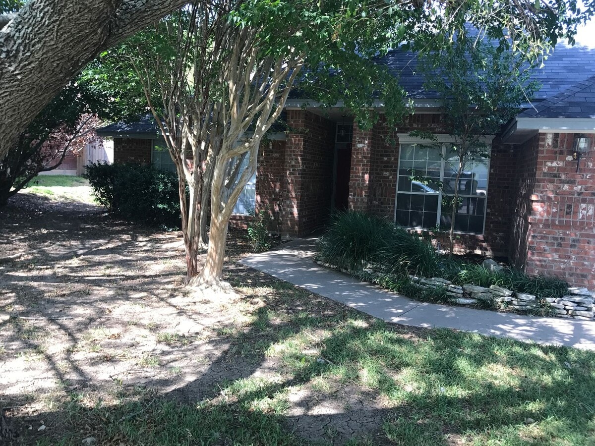 Photo - 1805 Diana Ln House