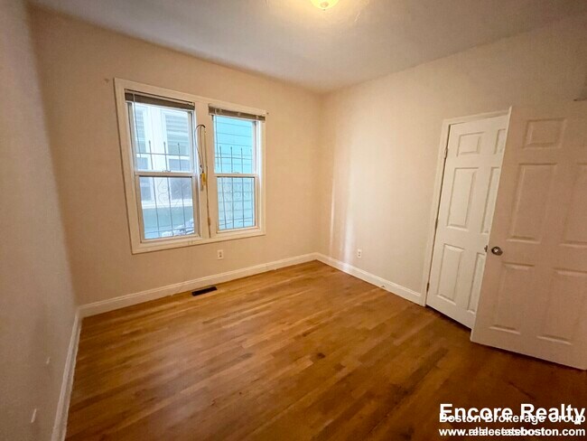 Photo - 733 Parker St Unidad 1