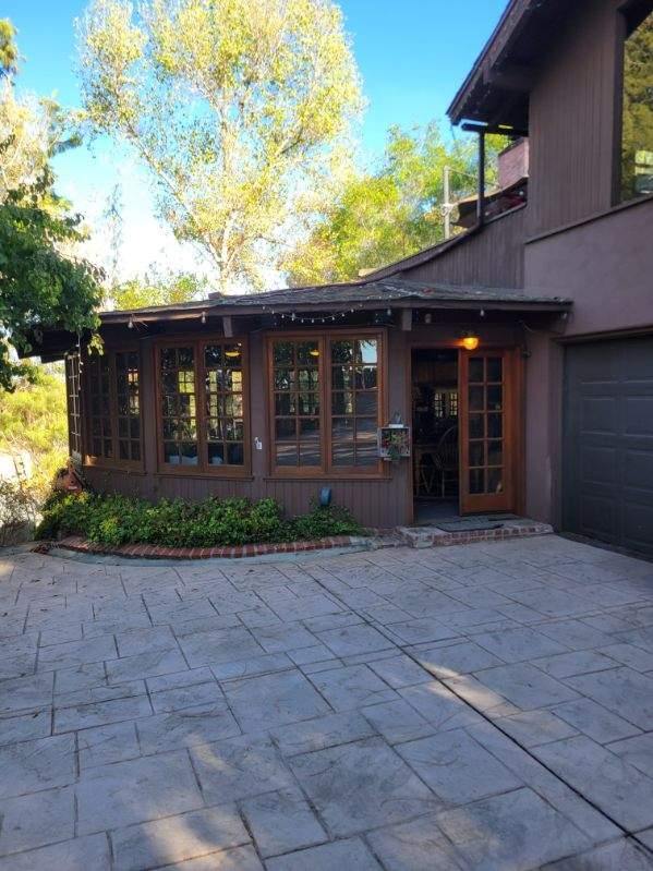 869 Van Horn Rd