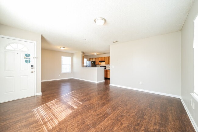 Photo - 1557 E 30th St