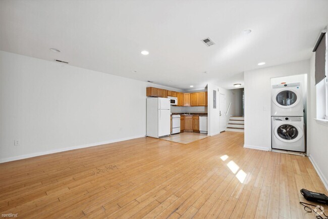 Building Photo - 4 br, 2 bath Triplex - 1708 N 18TH ST Unit B Rental