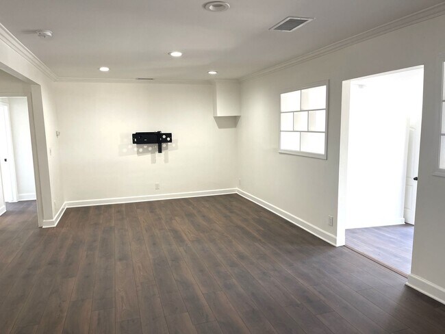 Photo - Stylish 4 Bed, 2 Bath Property in Arleta