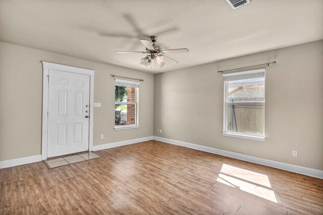 Photo - 710 Claremont Pky Unit B