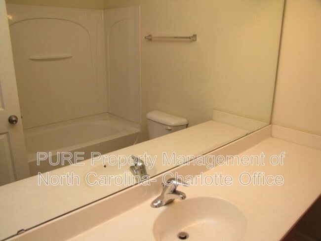 Photo - 1336 Green Oaks Ln Unit D