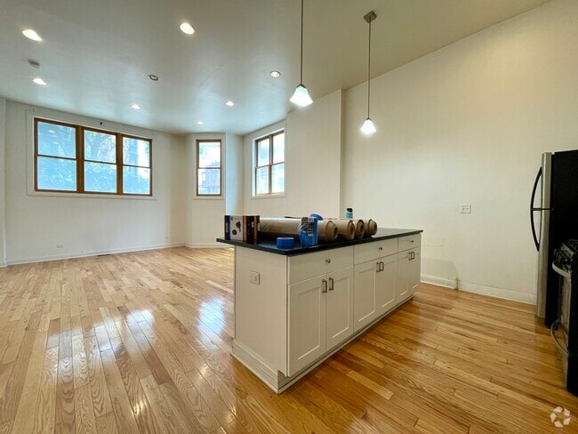 Building Photo - 1000 N Mozart St Unit 1E Rental