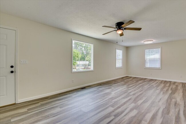 Photo - 655 Seymour Dr