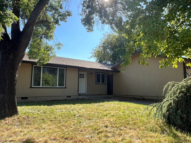 Building Photo - 2672/2676 Upper Dr Unit 2676 Upper Dr Rental