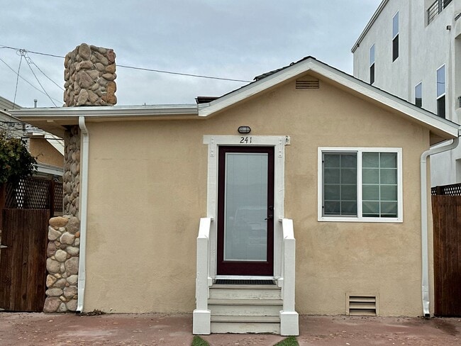 Building Photo - 1 Bed + 1 Bath Cottage | Hollywood By the Sea | Unfurnished