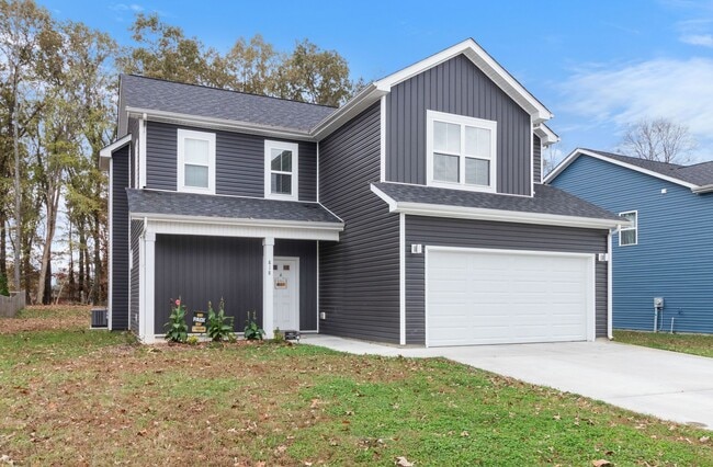 Photo - Pet Friendly Three Bedroom!