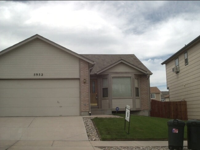 Building Photo - 5952 Corinth Dr