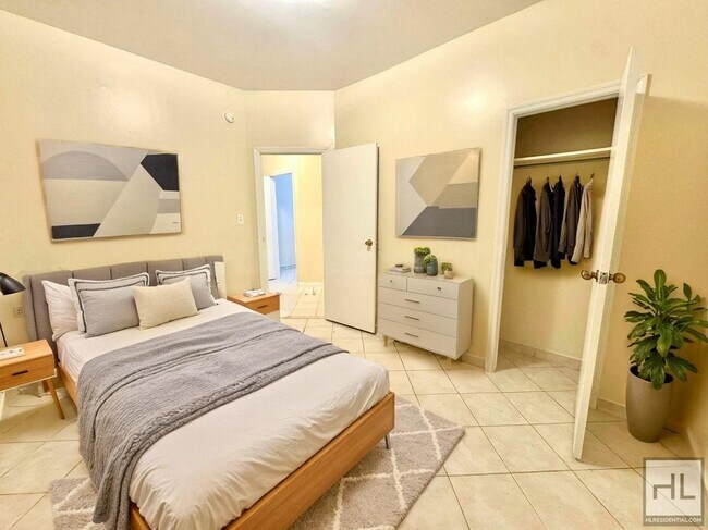 Photo - 78 STREET Unit 1F