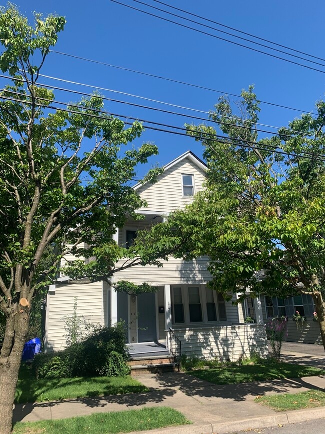 Building Photo - 121 Chapin St Rental