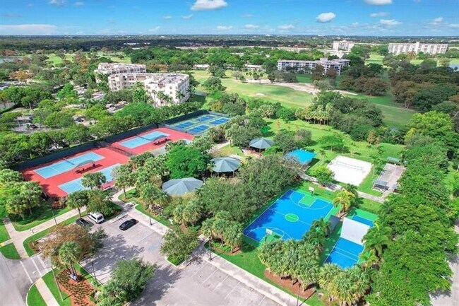 Photo - 3000 N Palm Aire Dr Unidad 306