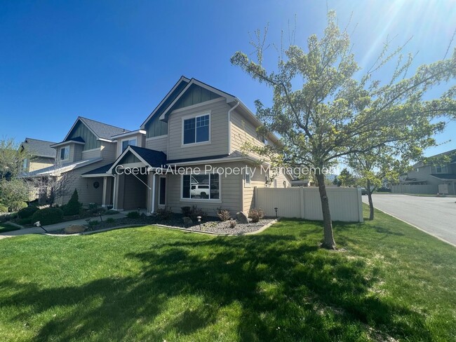 Photo - 3 bed, 2.5 bath townhouse in CDA Place!