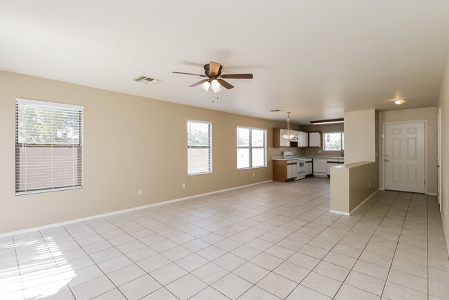 Photo - 2200 E Spruce Dr